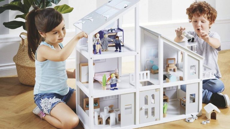 ALDI’s Wooden Doll’s House